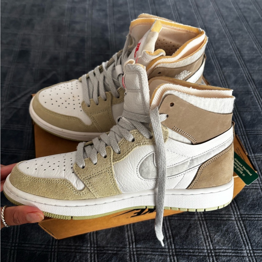 Nike Air Jordan 1 Zoom in White and Gray